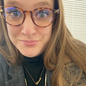 Meet your Posher, Caitlin